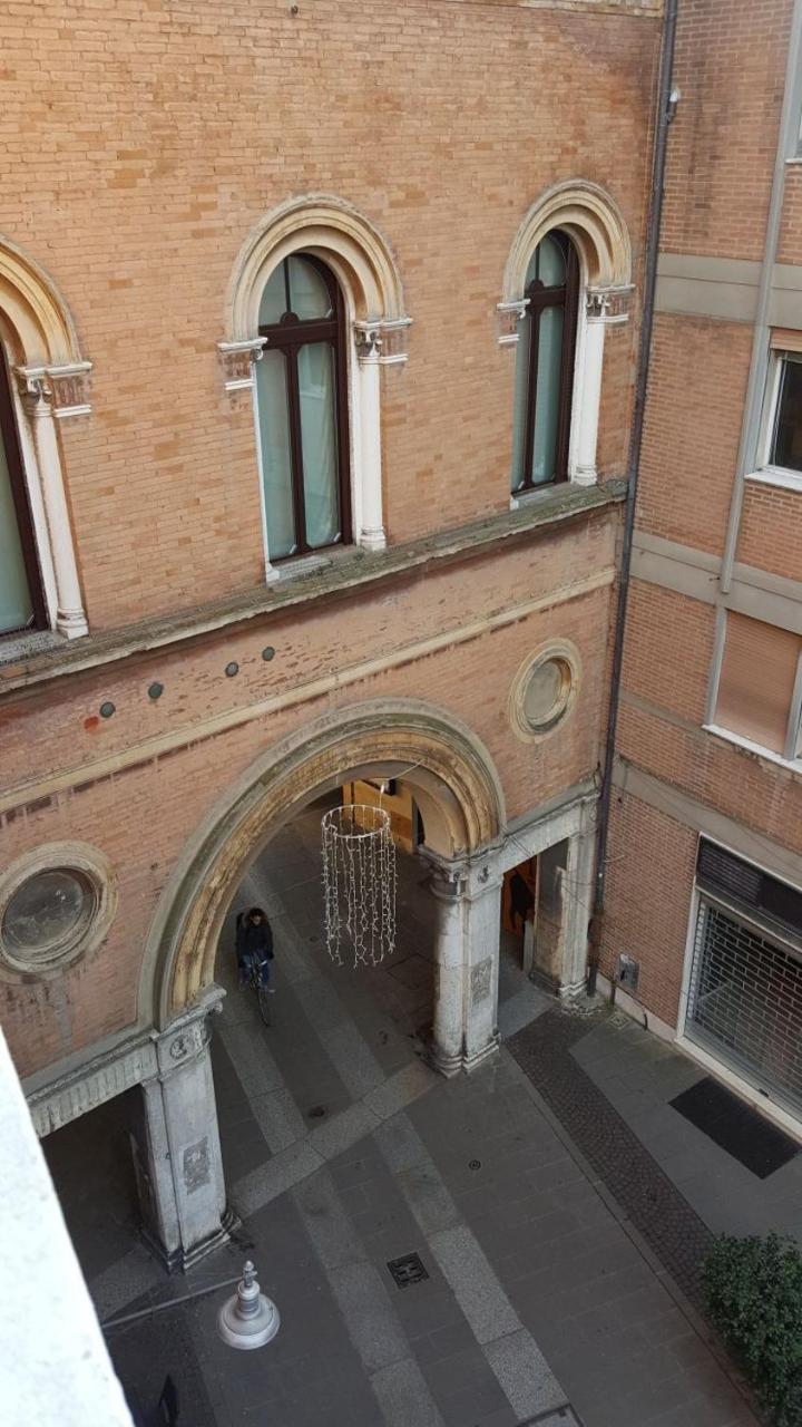 Apartment Garibaldi Ferrara Bagian luar foto